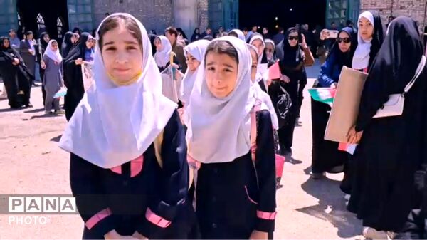 تجلیل از معلمان در خرم‌ آباد؛ حضور مدیرکل آموزش و پرورش لرستان و برپایی میز خدمت