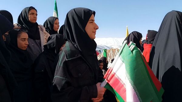 آیین نواختن زنگ گلبانگ انقلاب در مدرسه الزهرا شهرستان مارگون 