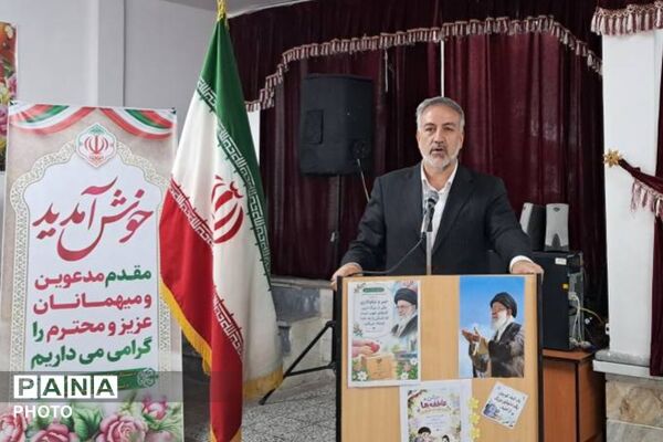 هم‌کلاسی‌های مهربان در مدرسه حاج محمدعلی تقی‌پور