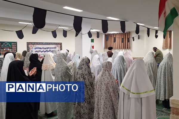 اقامه نماز جماعت در دبیرستان هجرانی پردیس به امامت امام جمعه شهرستان