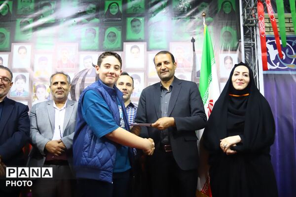 موکب آموزش و پرورش در تجمع مردمی پژوهشسرای دانش آموزی شد