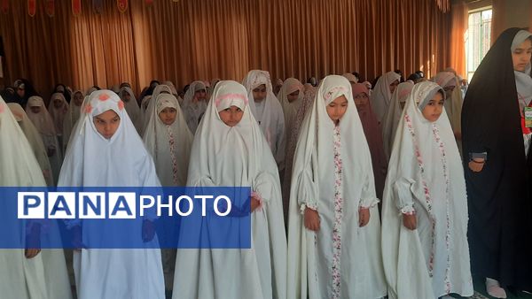 نماز جماعت در دبستان شهید رجبی۲ با حضور مسئولان اداره آموزش و پرورش ناحیه 6