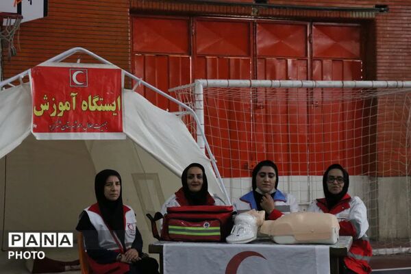 جشنواره ورزشی قهرمانان خانه و میدان