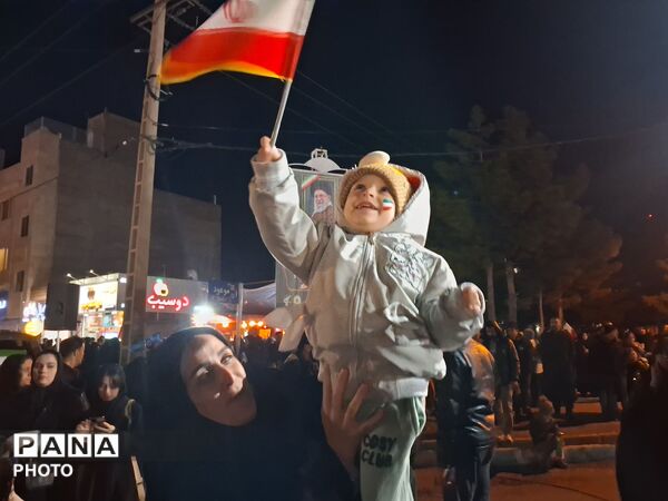  دهه نودی ها طراوت بخش اجتماعات شبانه در بلوار فضل نیشابور