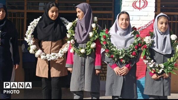  مراسم تجلیل از دانش‌آموزان برتر دبستان پنجم مهر