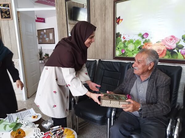 حضور خیر مدرسه‌ساز در دبیرستان دخترانه فاطمیه