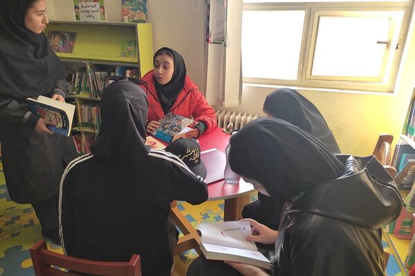 بازدید دانش‌آموزان دبیرستان پویش از کتابخانه عمومی فرهنگسرای کوثر دماوند 