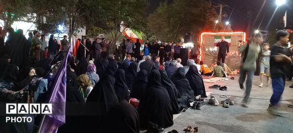 دویست شب ایستادگی پای پرچم در مشهد