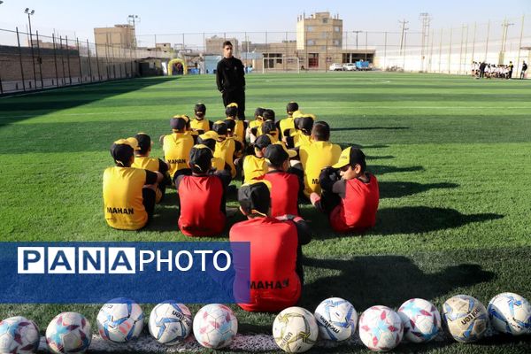 آیین افتتاح زمین چمن مصنوعی ورزشگاه مهر آموزش و پرورش فلاورجان