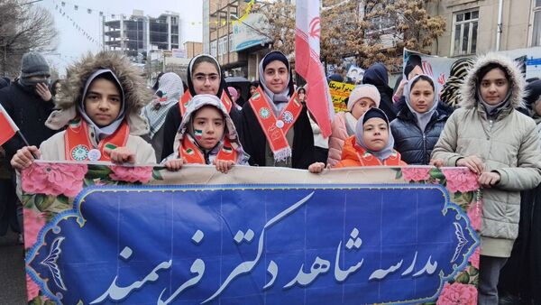  لبیک ملت ایران به فرمان رهبری
