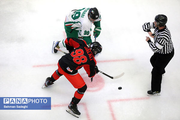 دیدار تیم ملی هاکی روی یخ ایران و تیم جوانان