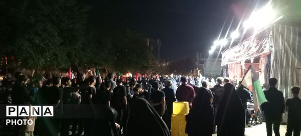 بیش از صد شب برای بیعت با رهبرمان ایستاده ایم 