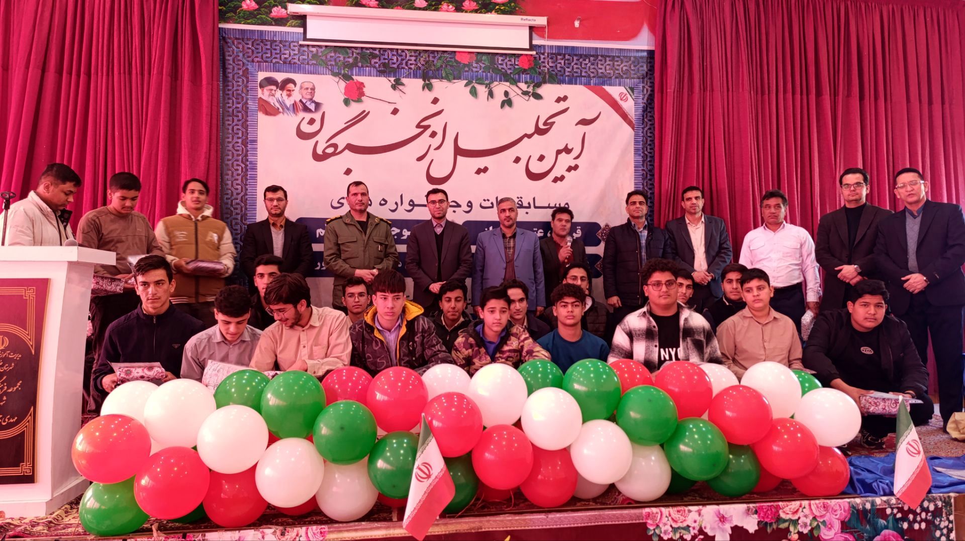 تجلیل از نخبگان فرهنگی و قرآنی شهرستان خلیل‌آباد