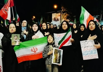 کوهدشت پرچمدار ولایت، اقتدار و صلابت در هفتادویکمین شب دفاع از وطن وبیعت با رهبری
