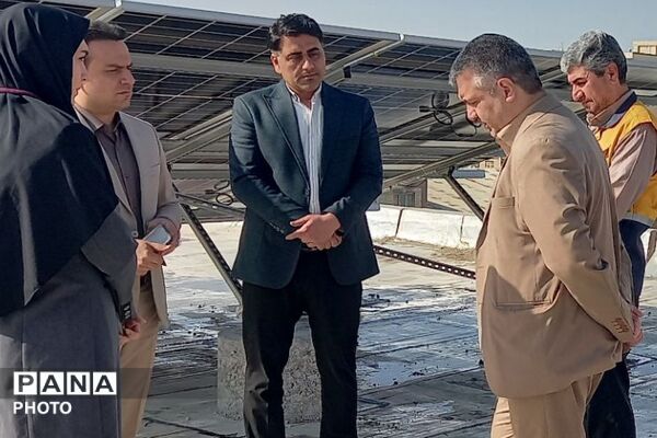 نصب پنل‌های خورشیدی و اتصال آن به شبکه برق رسانی منطقه در هنرستان قدس ناحیه دو شهرری 