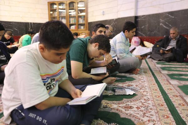 اعتکاف دانش‌آموزی در مسجد زینب کبری (س) تهران
