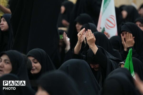 اجتماع بانوان انقلابی به مناسبت چهلم قائد امت و شهدای میناب در مسجد جمکران 
