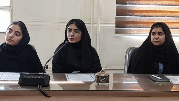 برگزاری اولین جلسه همیاران مشاور دبیرستان شاهد عصمت ناحیه۳ کرج در سال تحصیلی جدید 