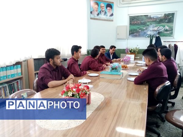 اولین نشست شورای دانش‌آموزی دبیرستان نمونه آیت الله خامنه‌ای کاشمر 