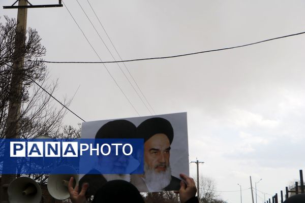 همگام با هم؛ مردم و دانش‌آموزان، شکوه جاودانه ۲۲ بهمن را فریاد می‌زنند