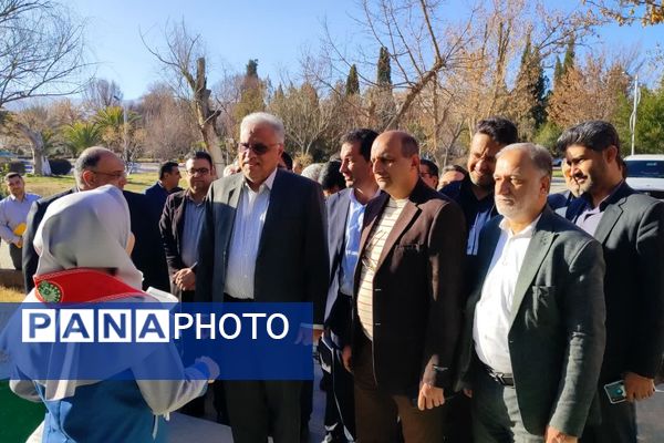  خدمت‌رسانی دولت به مردم زرقان در دهه فجر 