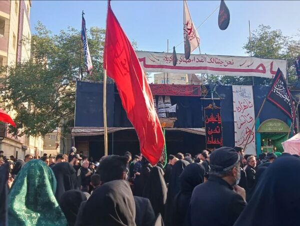 اجتماع عظیم عاشقان حسینی در مراسم خیمه سوزان