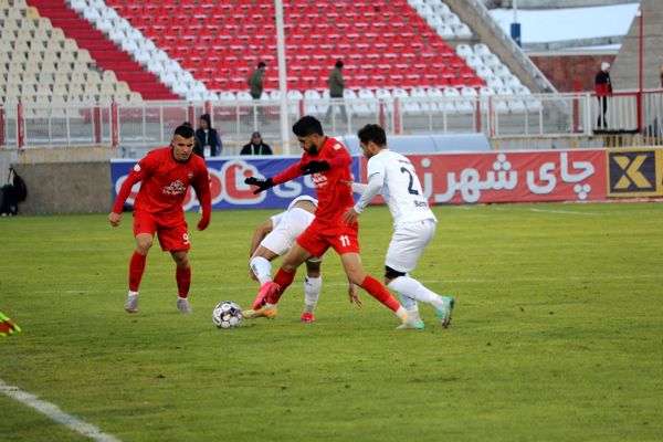 بازی تراکتور و ملوان در تبریز