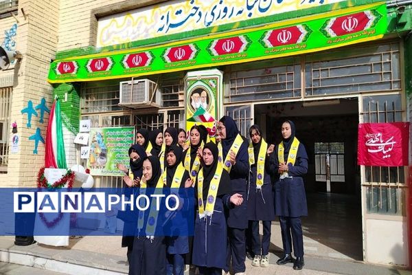 گلبانگ زنگ چهل و هفتمین پیروزی انقلاب اسلامی در مدرسه شهید مجید دهنوی 