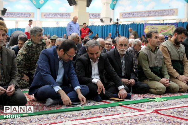 برگزاری میز خدمت آموزش و پرورش در مصلی امام خمینی(ره)