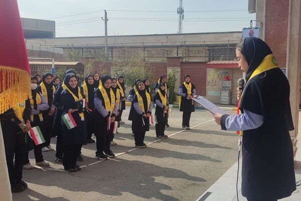  آیین وطن‌یار در مدرسه فرزانگان1 اسلامشهر باحضور خانواده شهید شاکری 