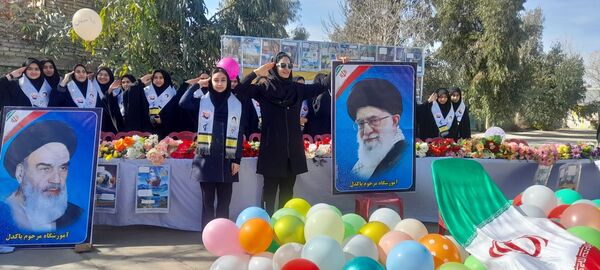 جشن دهه فجر در آموزشگاه مرحوم پاکدل خلیل آباد