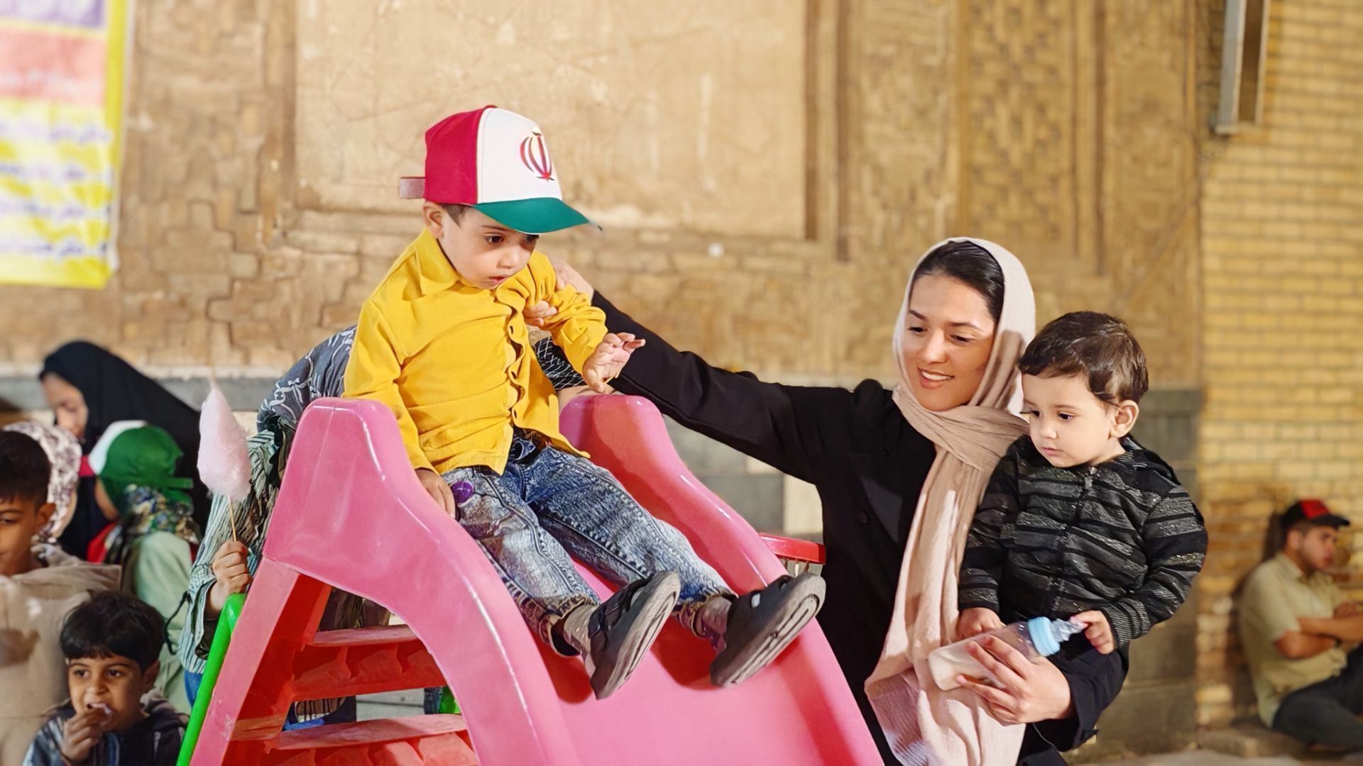 حال و هوای کودکان نیشابوری در هفتاد و دومین شب از اجتماعات مردمی نیشابور 