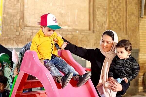 حال و هوای کودکان نیشابوری در هفتاد و دومین شب از اجتماعات مردمی نیشابور 