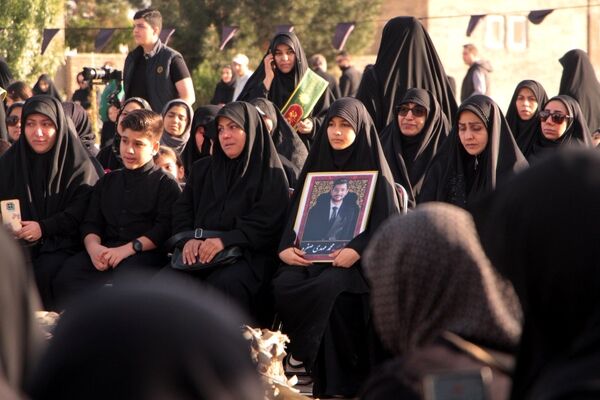 گرامیداشت شهدای دانش‌آموز میناب و حضور خانواده معظم شهدا
