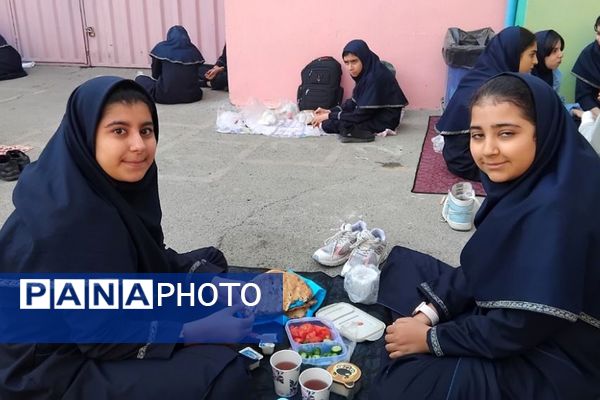 گرامیداشت هفته تربیت بدنی در مدارس دکتر رزمی و شهید مجید مجیدی ناحیه دو شهرری 