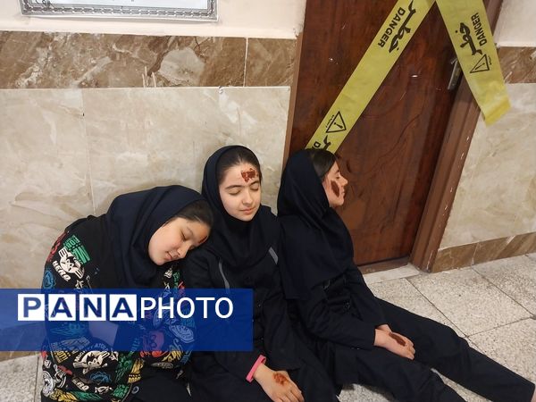 اجرای طرح مانور زلزله در دبیرستان سرافرازان