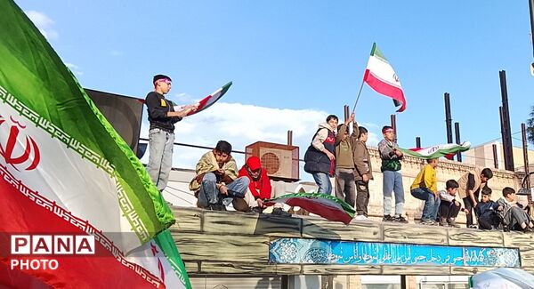 اجتماع بزرگ مردم نیشابور برای بیعت با سومین رهبر جمهوری اسلامی ایران 