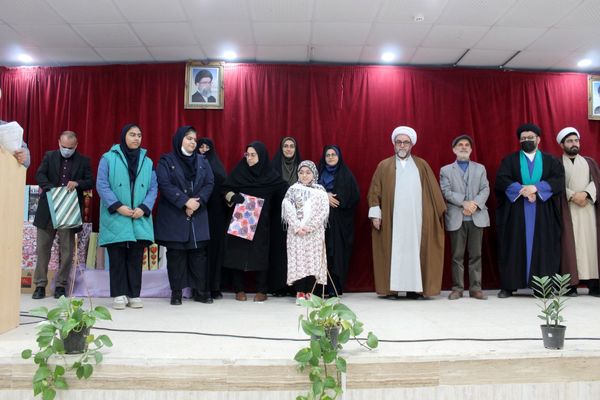 تقدیر از برگزیدگان مسابقات قرآن، عترت و نماز در گلوگاه 