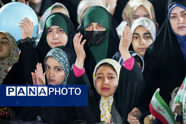 همخوانی سرود «سلام یا مهدی» با حضور ابوذر روحی در مسجد جمکران