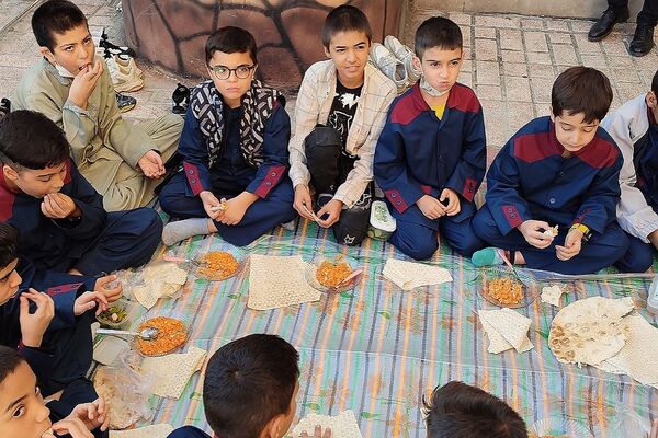 گرامیداشت روز جهانی تخم‌مرغ و تغدیه سالم در مدرسه هموطن۲ رودهن 