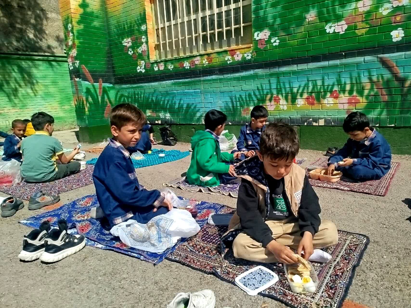 صبحانه سلامت در مدرسه پسرانه مبین شیروان