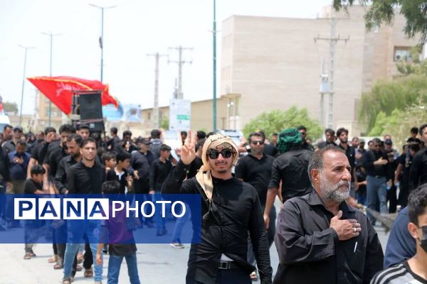 دسته‌روی عزاداران شهرستان بندرخمیر در آیین تاسوعای حسینی