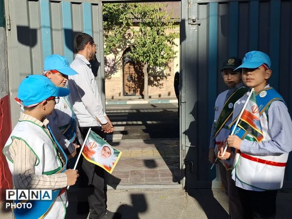 زنگ آغاز سال تحصیلی در دبستان شهید محلاتی منطقه ۱۲ تهران