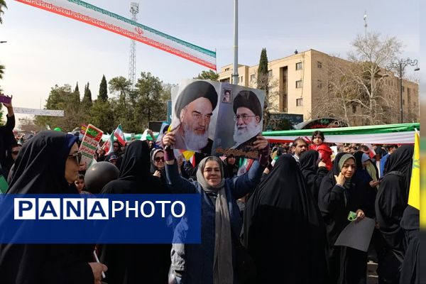 ۲۲ بهمن روز همبستگی و حضور مردم است