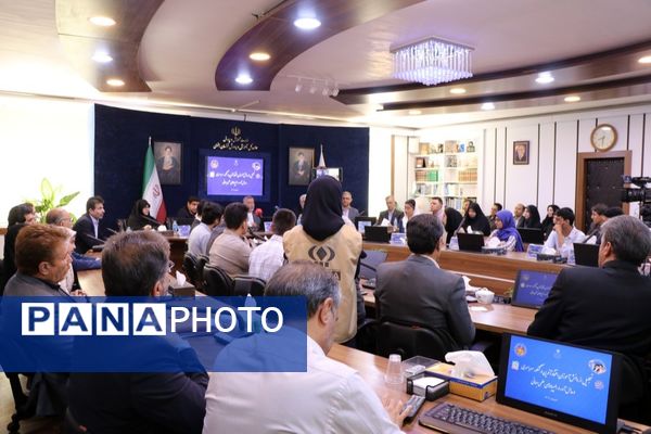 تجلیل از دانش آموزان افتخارآفرین خراسان رضوی در کنکور سراسری و مدال آور در المپیادهای علمی جهانی