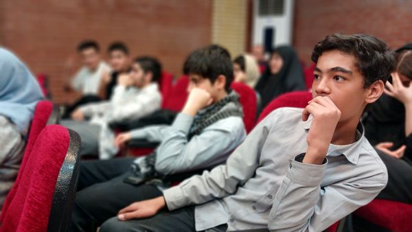 تقدیر از دانش‌آموزان فعال محمدشهری در زمینه‌های فرهنگی و هنری