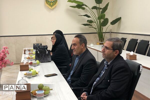 اقامه اولین نماز ماه مهر در دبیرستان حکمت نبوی ناحیه دو شهرری 