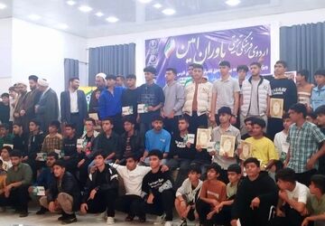 جزیره خارگ صحنه شور ورزشی دانش‌آموزان در جام اقتدار ایران
