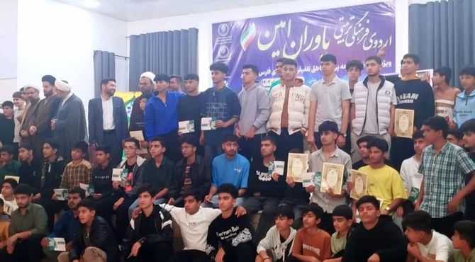جزیره خارگ صحنه شور ورزشی دانش‌آموزان در جام اقتدار ایران
