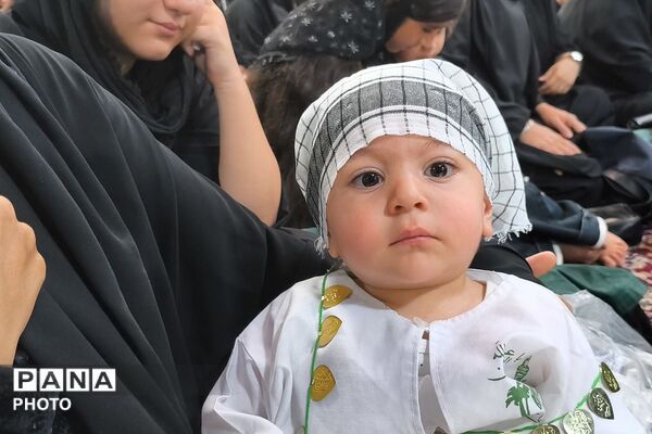 حضور مادران و نوزادان شش ماهه در همایش شیرخوارگان حسینی